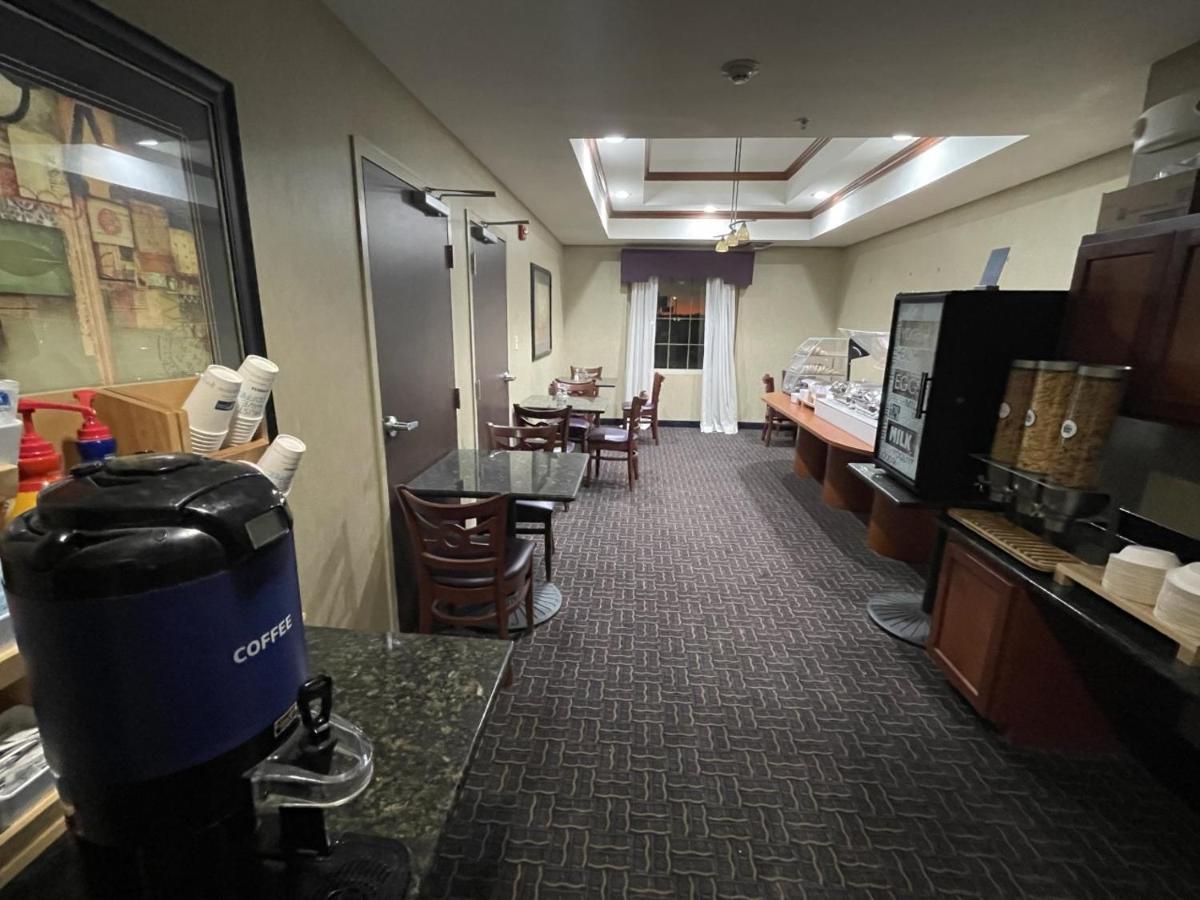Holiday Inn Express Hotel And Suites Ada By Ihg Esterno foto