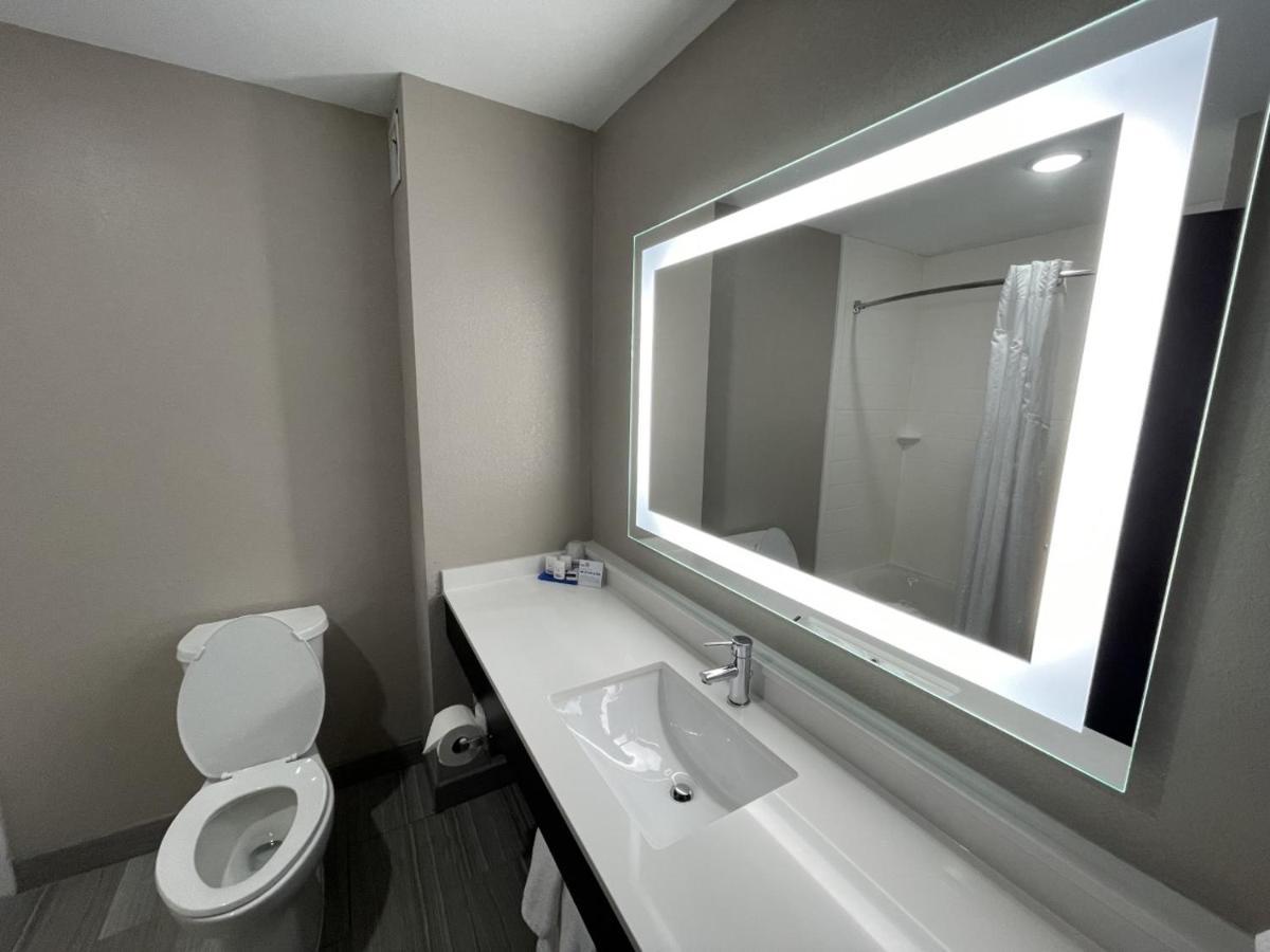 Holiday Inn Express Hotel And Suites Ada By Ihg Esterno foto