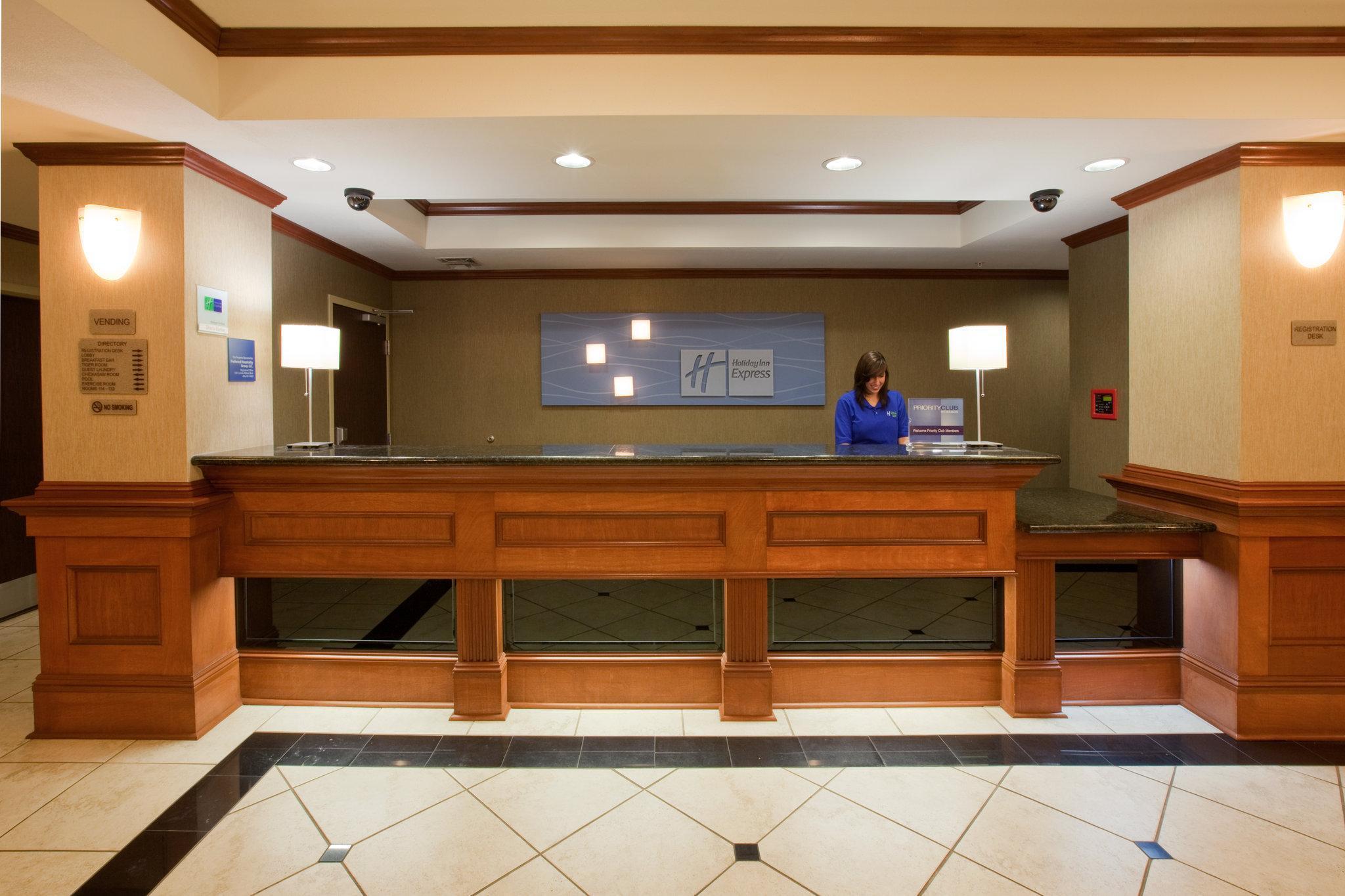 Holiday Inn Express Hotel And Suites Ada By Ihg Esterno foto