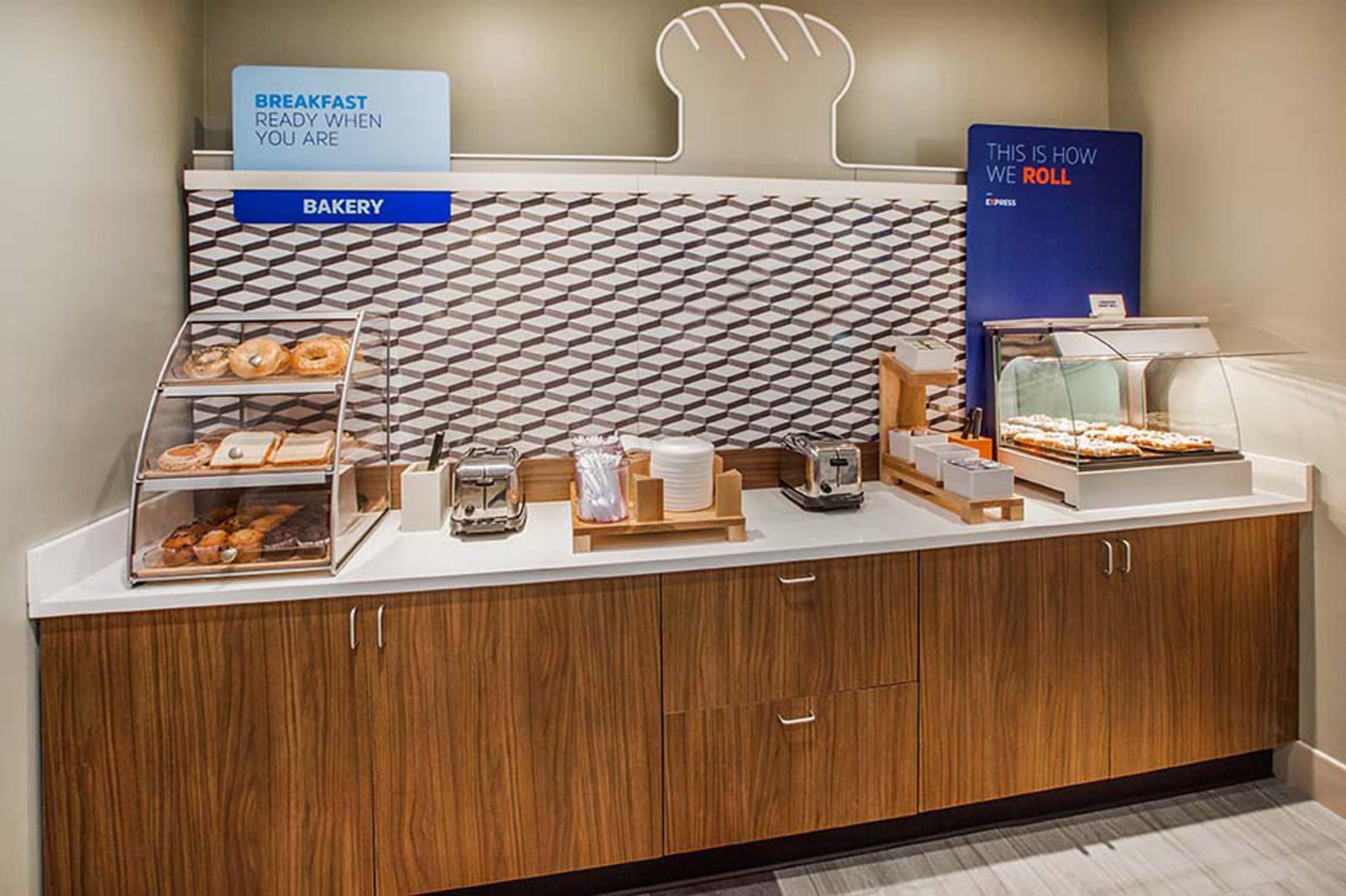 Holiday Inn Express Hotel And Suites Ada By Ihg Esterno foto