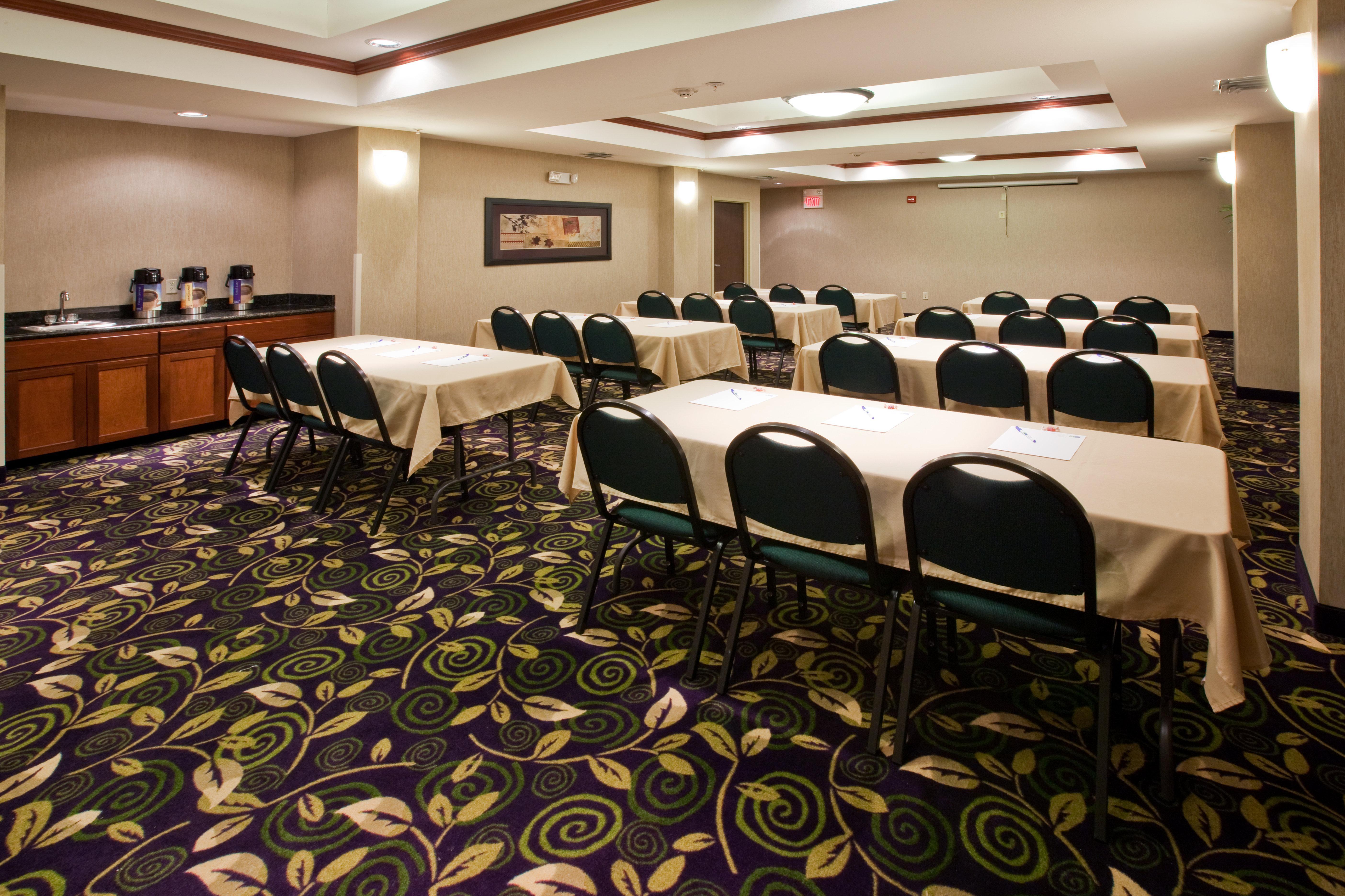 Holiday Inn Express Hotel And Suites Ada By Ihg Esterno foto