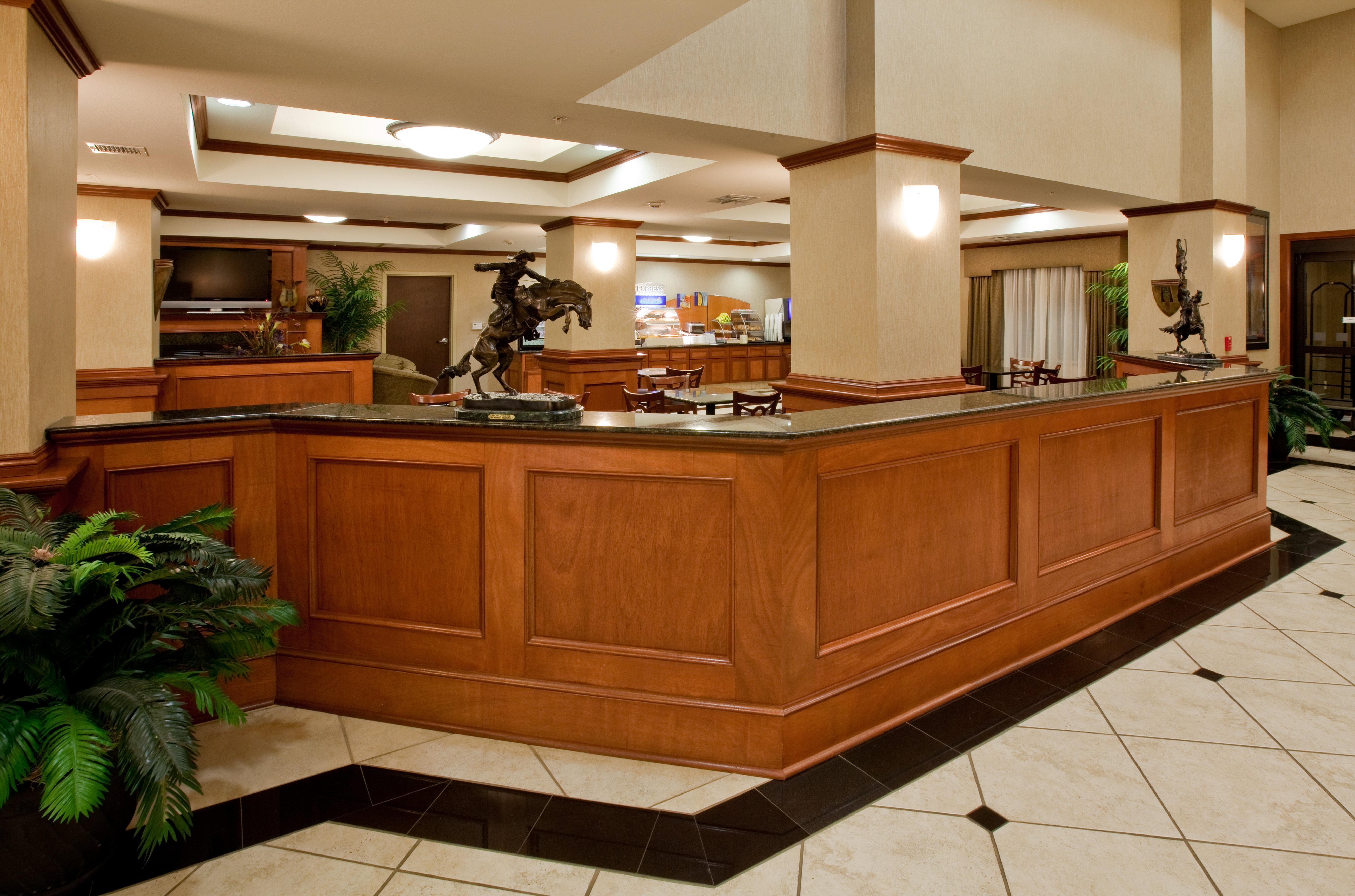 Holiday Inn Express Hotel And Suites Ada By Ihg Esterno foto