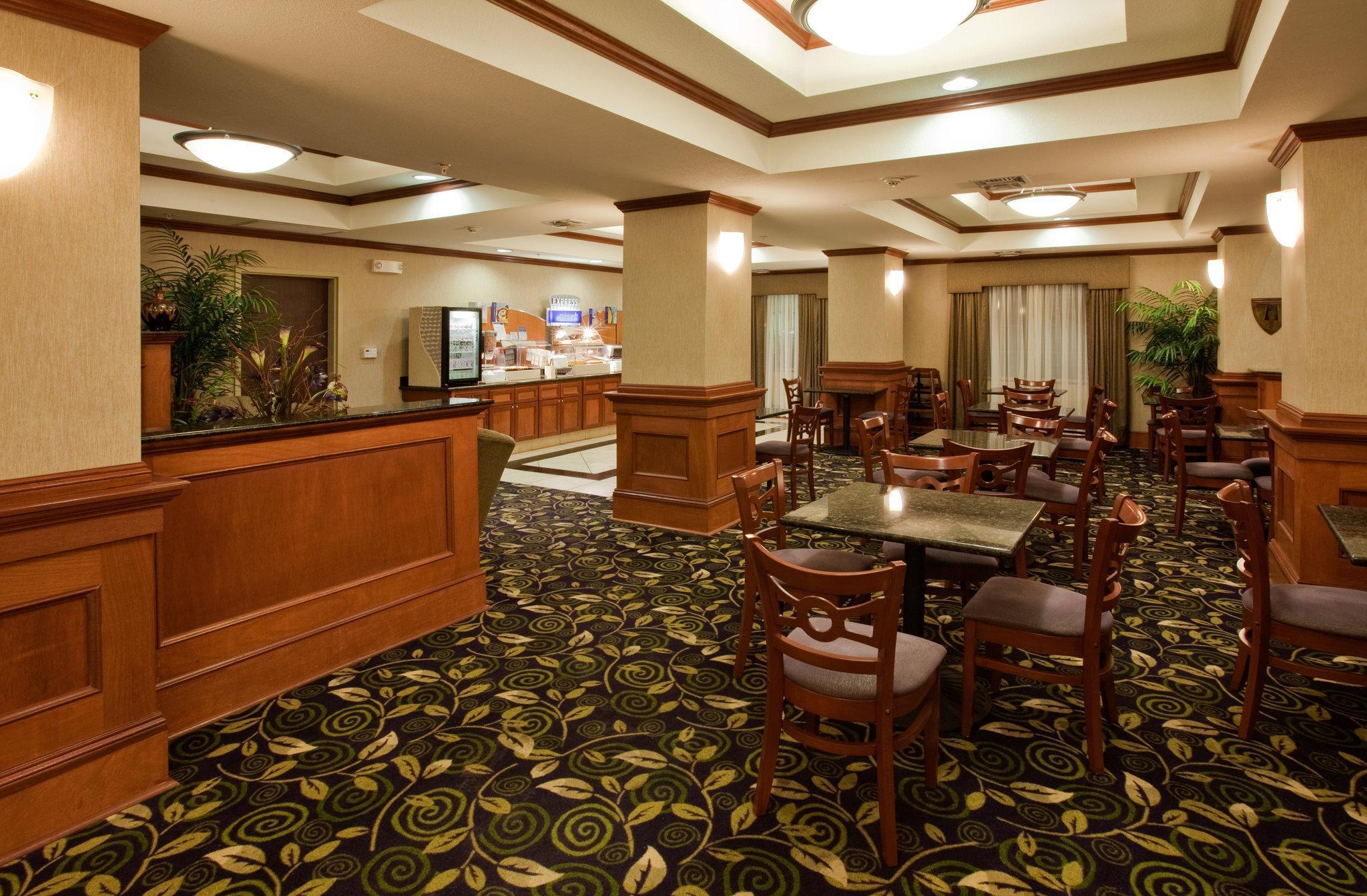 Holiday Inn Express Hotel And Suites Ada By Ihg Esterno foto