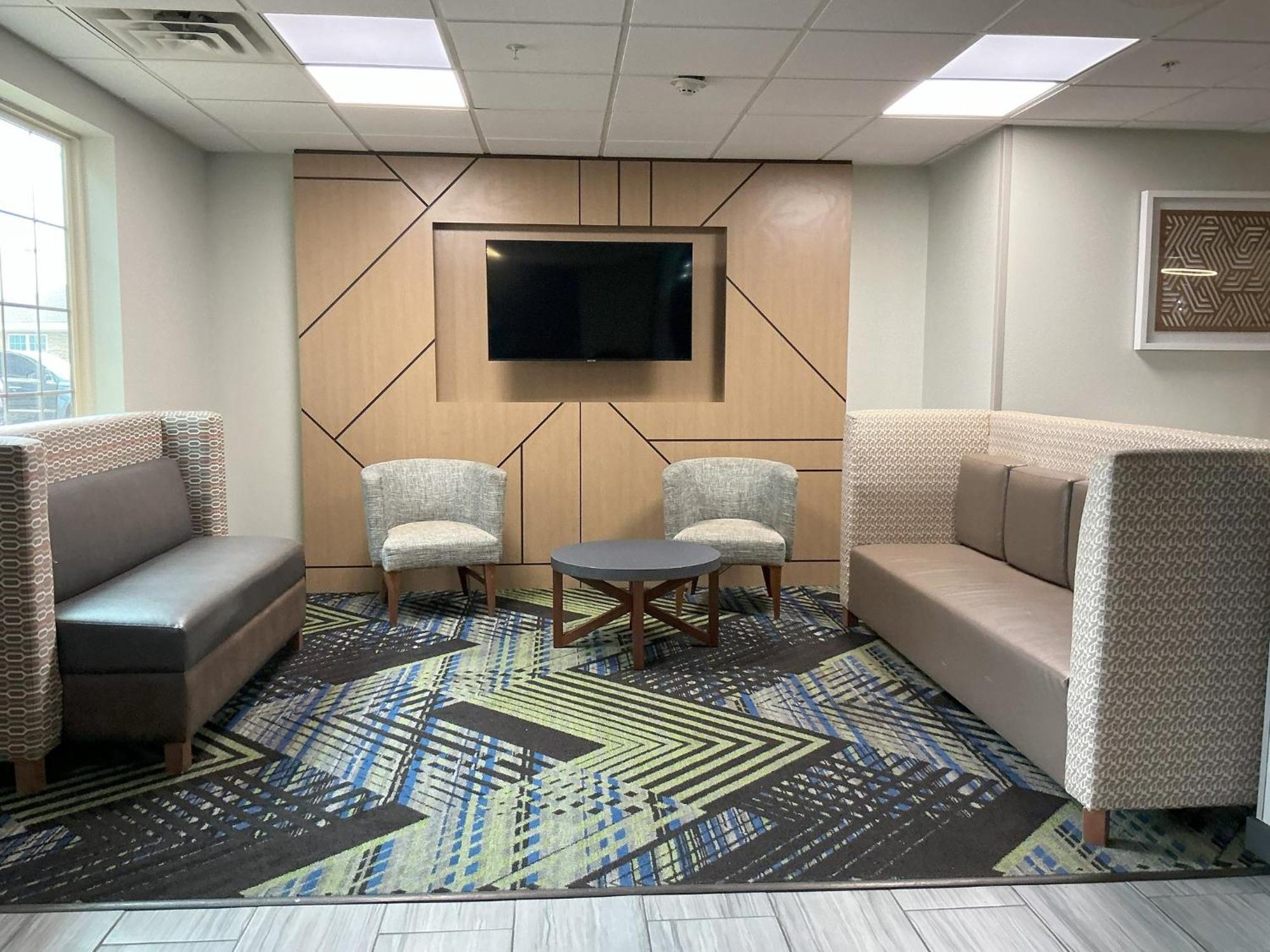 Holiday Inn Express Hotel And Suites Ada By Ihg Esterno foto