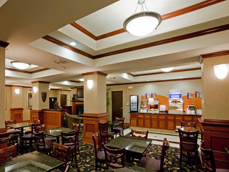 Holiday Inn Express Hotel And Suites Ada By Ihg Esterno foto
